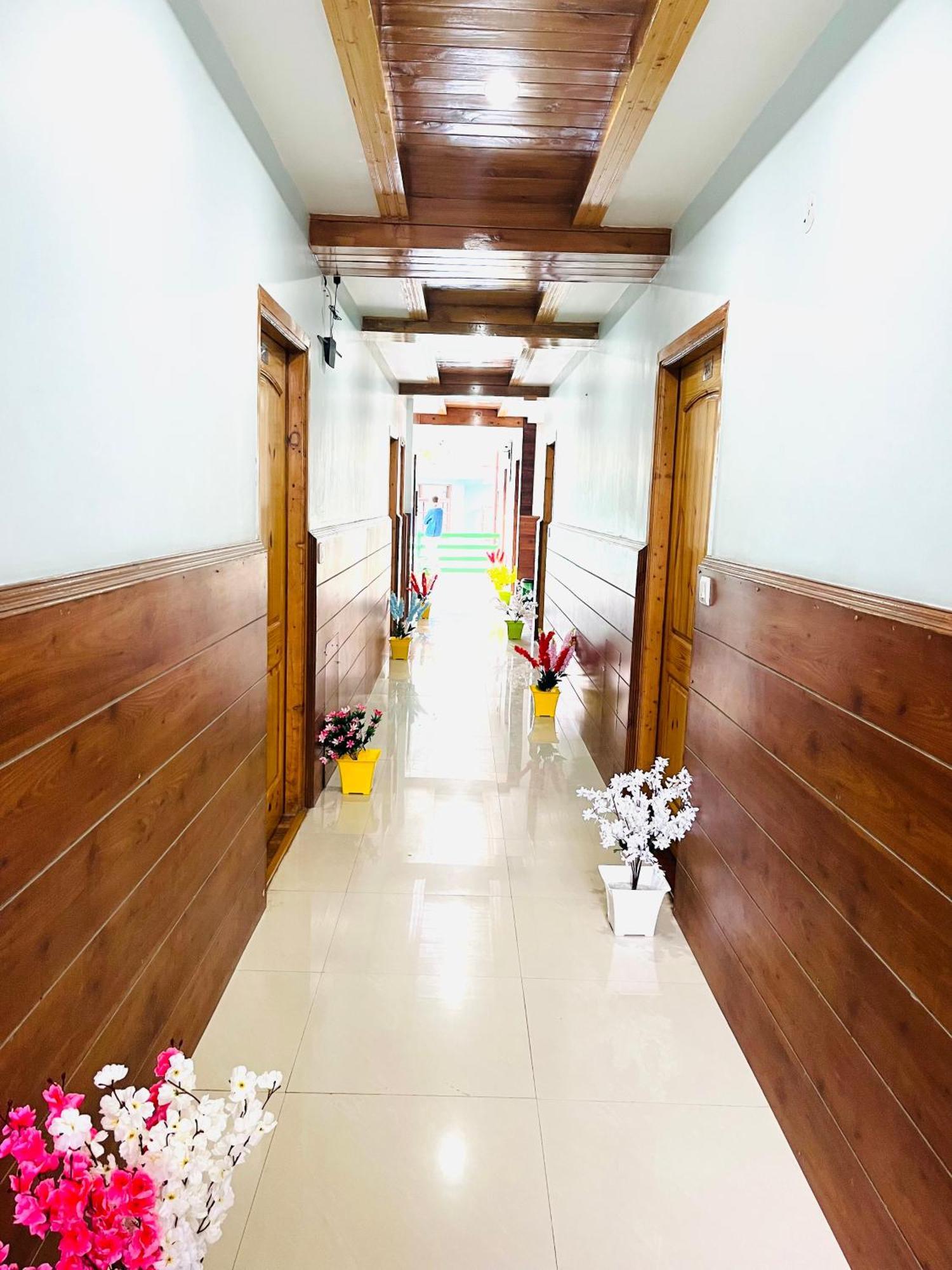 Tata Vista Resort Mall Road Manali - Centrally Heated & Air Cooled Exterior photo