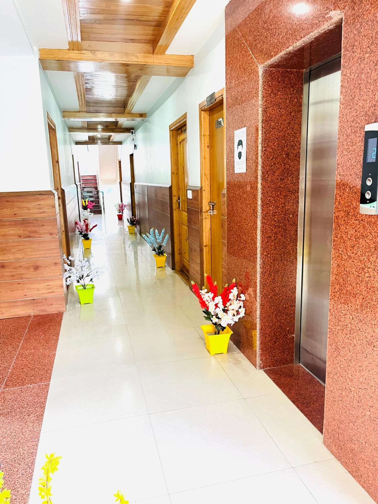 Tata Vista Resort Mall Road Manali - Centrally Heated & Air Cooled Exterior photo